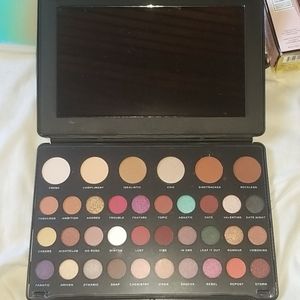 Makeup Revolution SHOOK Palette